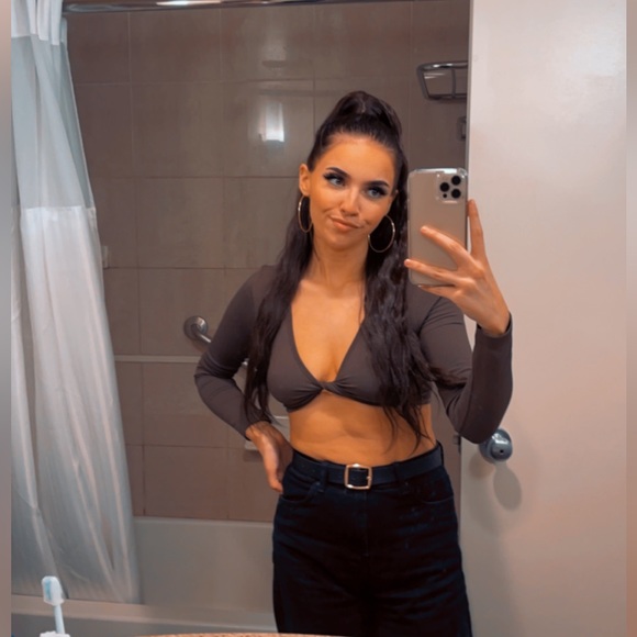 Cropped twist long-sleeve - Picture 2 of 2